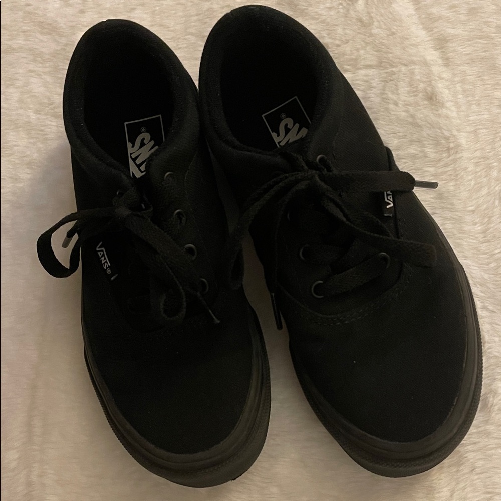 Vans Kids Black Low-Top Canvas Sneakers  SZ 2